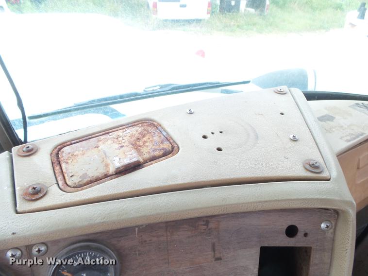 image for item DB7448 1989 Mack R686ST semi truck