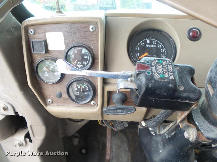 image for item DB7448 1989 Mack R686ST semi truck