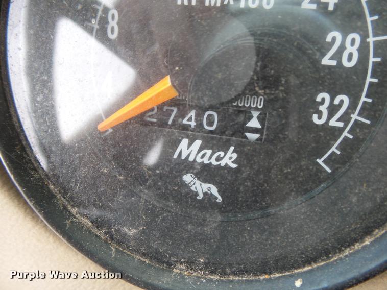 image for item DB7448 1989 Mack R686ST semi truck