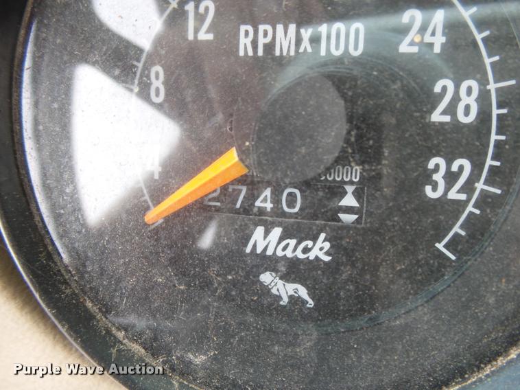 image for item DB7448 1989 Mack R686ST semi truck