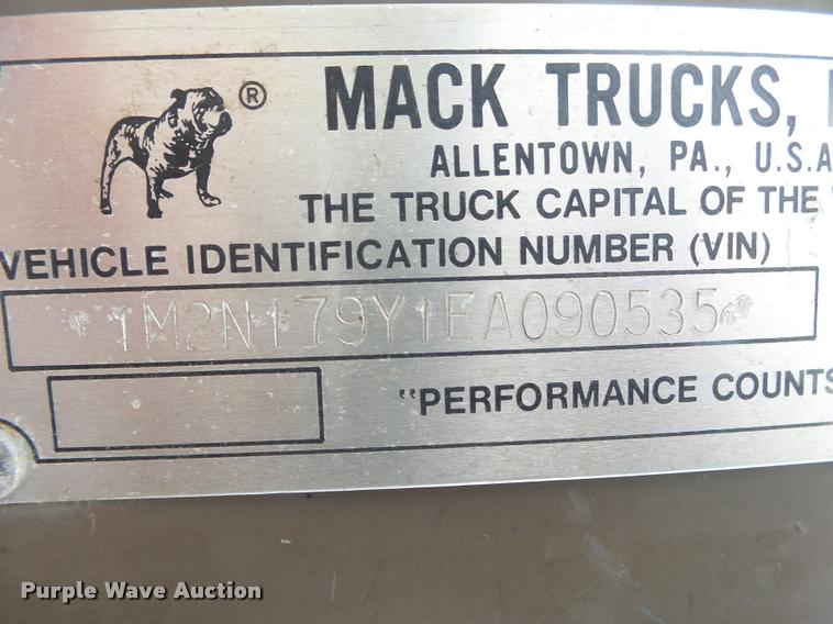 image for item DB7448 1989 Mack R686ST semi truck