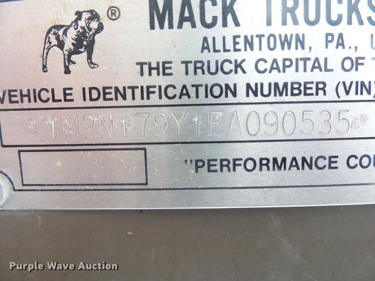 image for item DB7448 1989 Mack R686ST semi truck