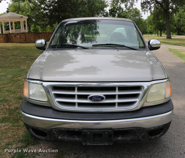 image for item DB9266 2002 Ford F150 XLT pickup truck