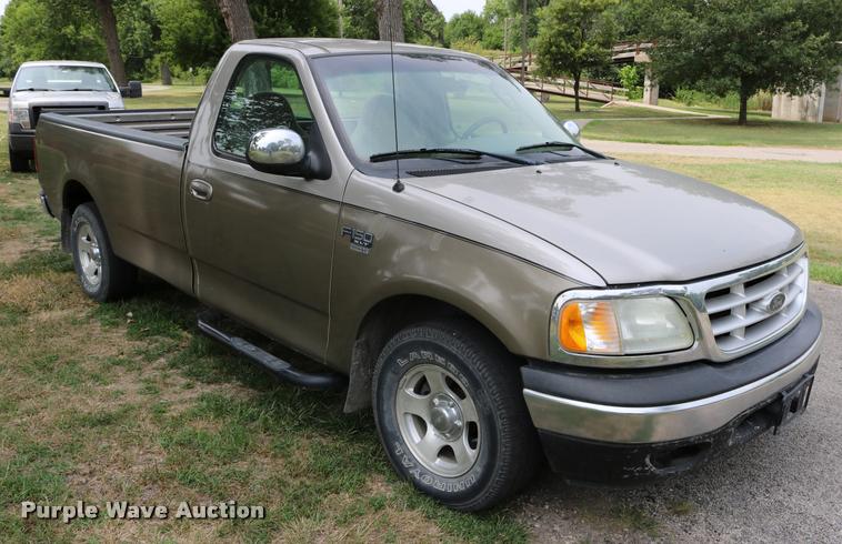 image for item DB9266 2002 Ford F150 XLT pickup truck