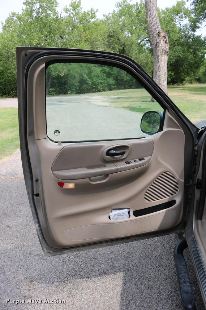 image for item DB9266 2002 Ford F150 XLT pickup truck