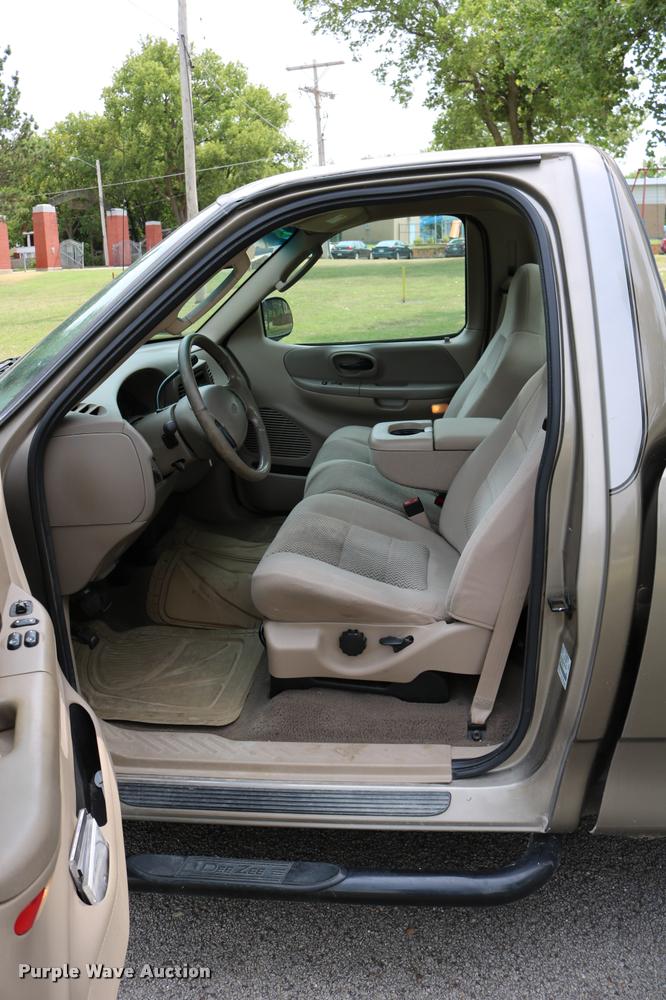 image for item DB9266 2002 Ford F150 XLT pickup truck