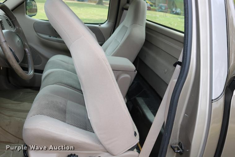 image for item DB9266 2002 Ford F150 XLT pickup truck