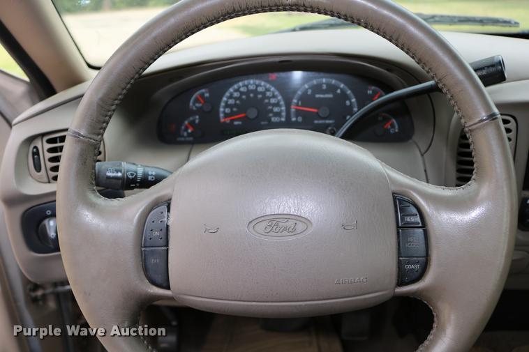 image for item DB9266 2002 Ford F150 XLT pickup truck