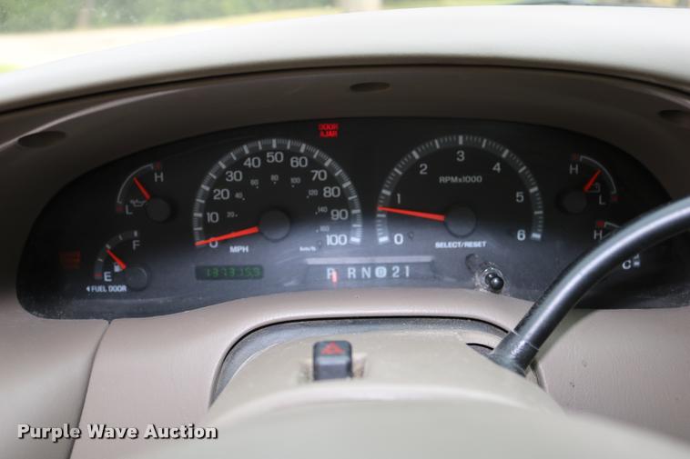 image for item DB9266 2002 Ford F150 XLT pickup truck