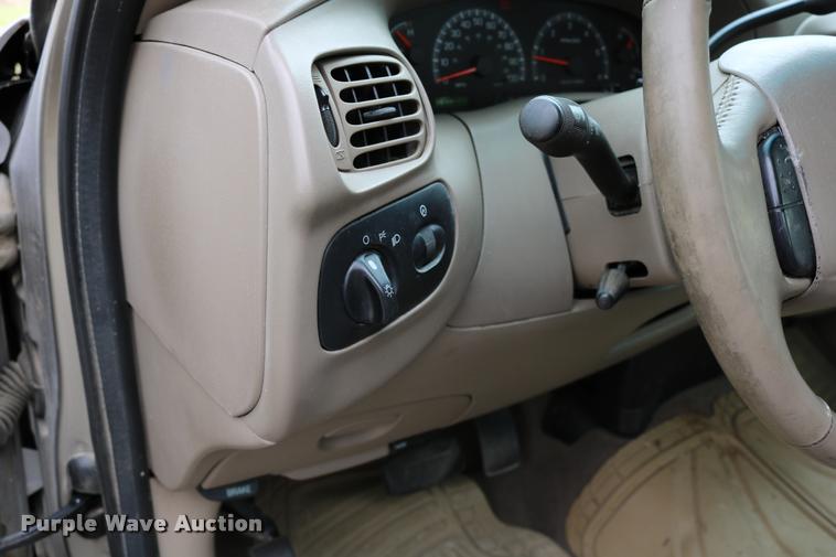 image for item DB9266 2002 Ford F150 XLT pickup truck