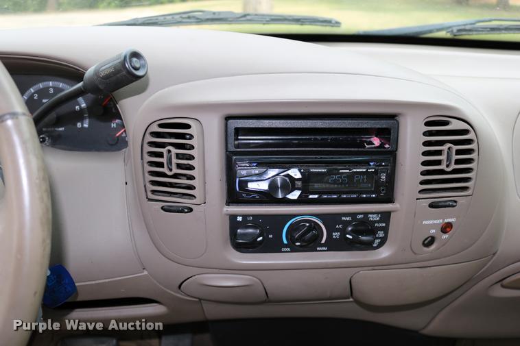 image for item DB9266 2002 Ford F150 XLT pickup truck