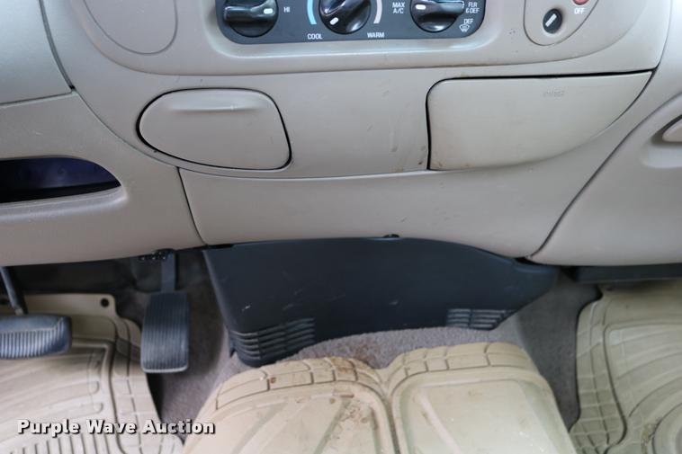 image for item DB9266 2002 Ford F150 XLT pickup truck