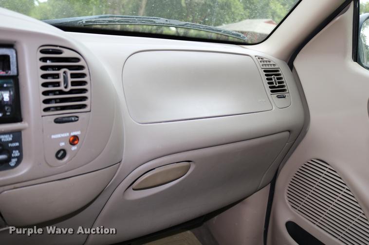 image for item DB9266 2002 Ford F150 XLT pickup truck