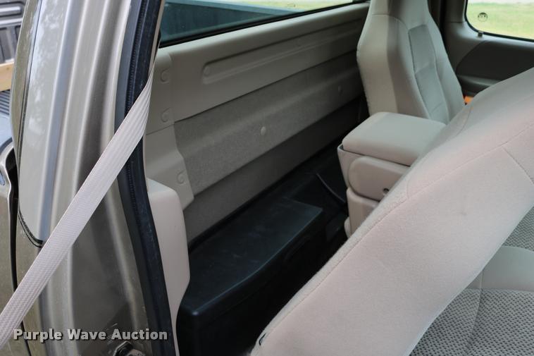 image for item DB9266 2002 Ford F150 XLT pickup truck