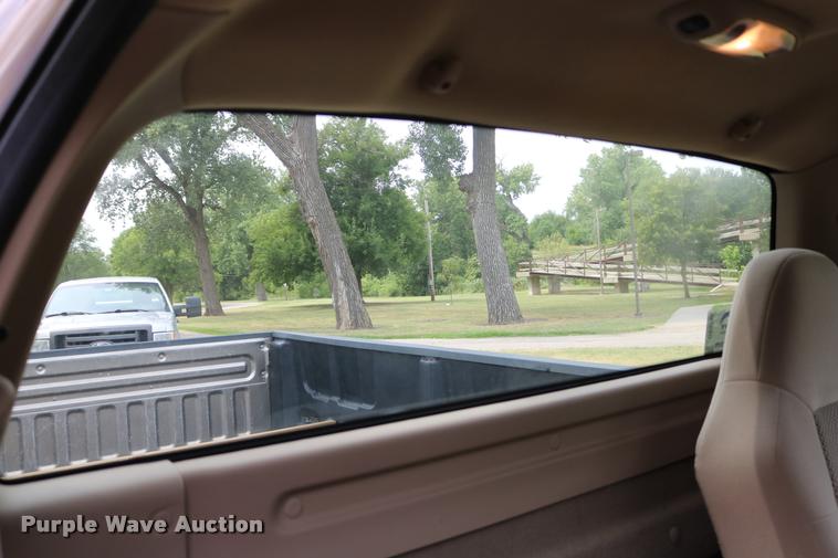 image for item DB9266 2002 Ford F150 XLT pickup truck