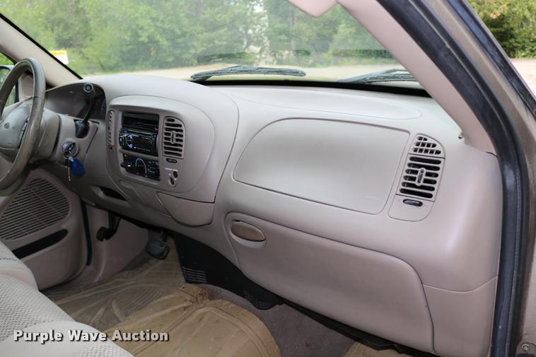 image for item DB9266 2002 Ford F150 XLT pickup truck