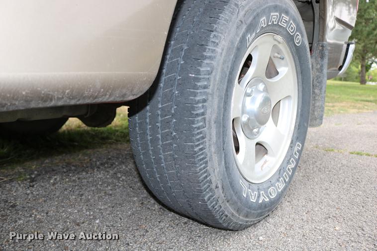 image for item DB9266 2002 Ford F150 XLT pickup truck