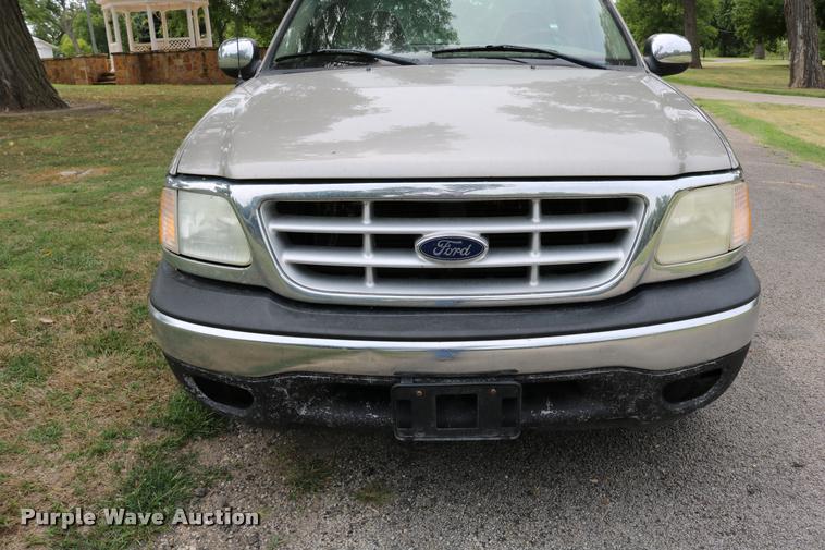 image for item DB9266 2002 Ford F150 XLT pickup truck