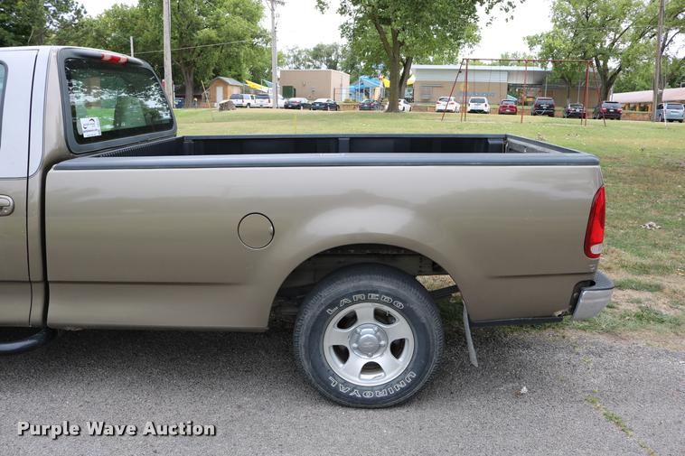 image for item DB9266 2002 Ford F150 XLT pickup truck