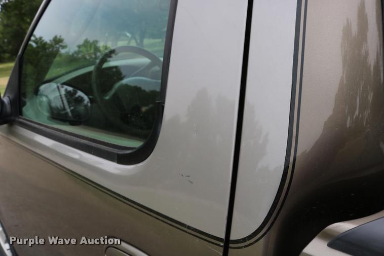 image for item DB9266 2002 Ford F150 XLT pickup truck