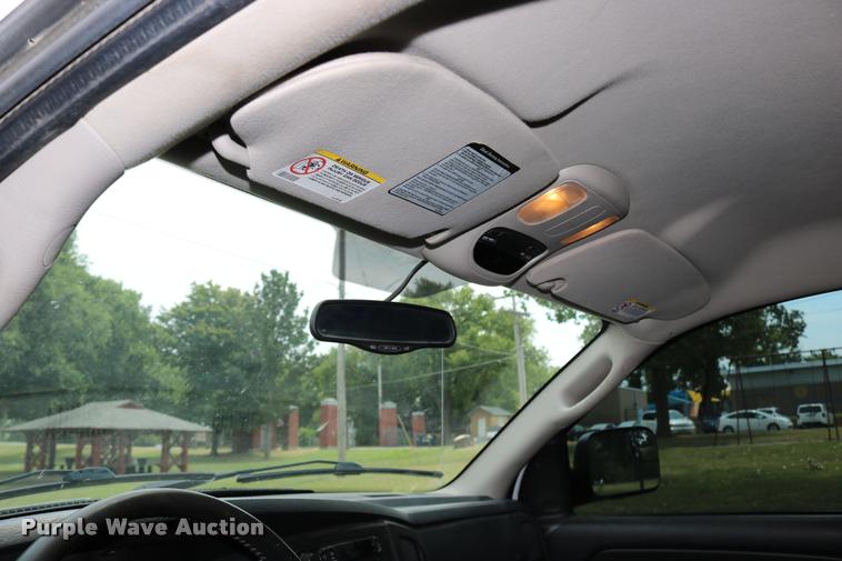 image for item DB9268 2004 Dodge Ram 2500 Quad Cab flatbed pickup truck