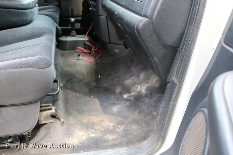 image for item DB9268 2004 Dodge Ram 2500 Quad Cab flatbed pickup truck