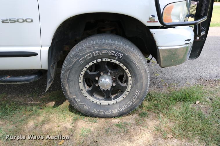 image for item DB9268 2004 Dodge Ram 2500 Quad Cab flatbed pickup truck