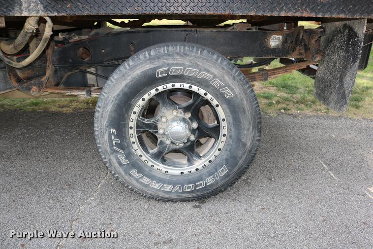 image for item DB9268 2004 Dodge Ram 2500 Quad Cab flatbed pickup truck