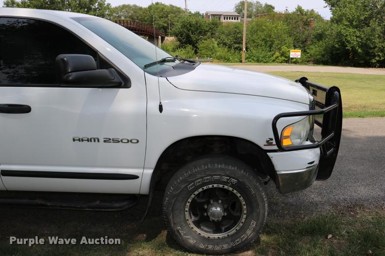 image for item DB9268 2004 Dodge Ram 2500 Quad Cab flatbed pickup truck