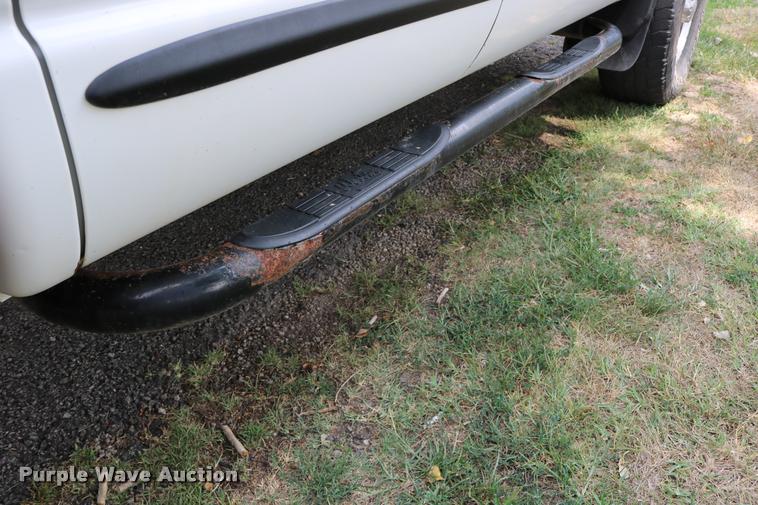 image for item DB9268 2004 Dodge Ram 2500 Quad Cab flatbed pickup truck