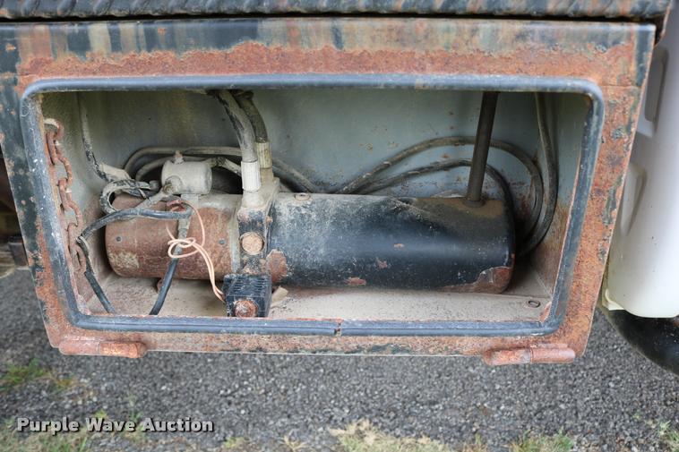 image for item DB9268 2004 Dodge Ram 2500 Quad Cab flatbed pickup truck