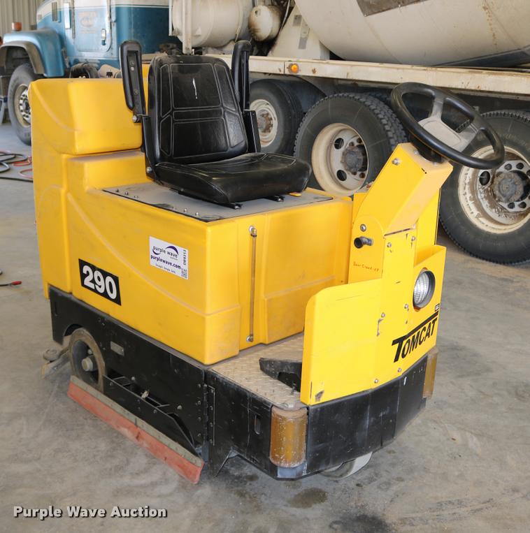 image for item DB9313 Tomcat 29 floor machine
