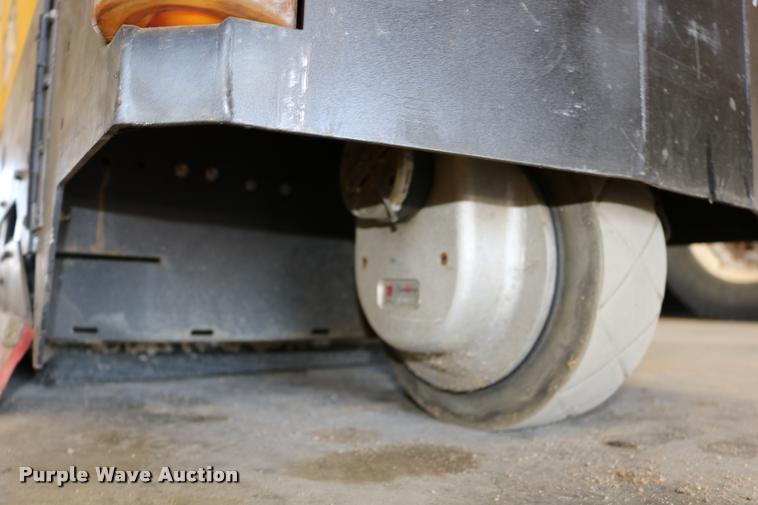 image for item DB9313 Tomcat 29 floor machine