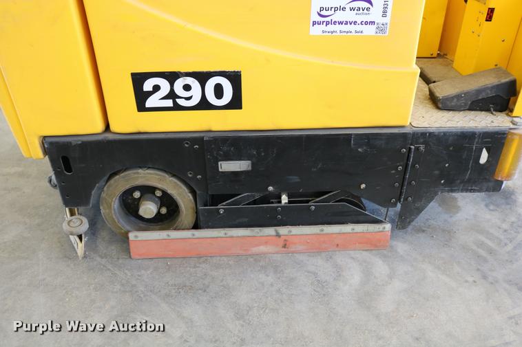 image for item DB9313 Tomcat 29 floor machine