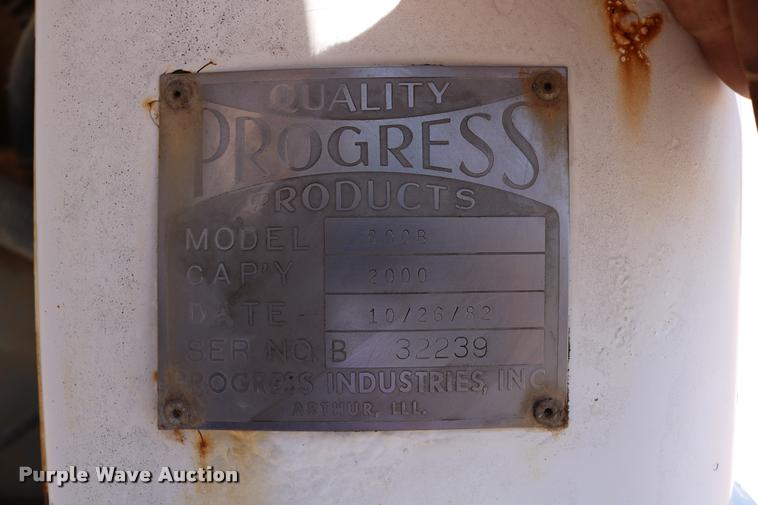 image for item DB9323 1983 Ford F800 fuel truck