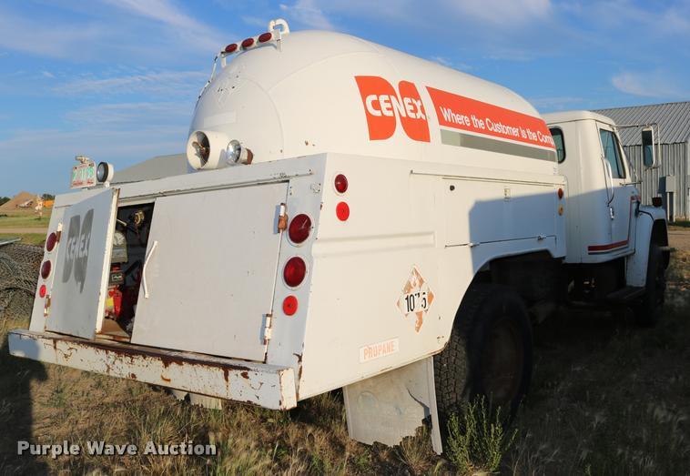 image for item DB9361 1981 International 1824 propane truck