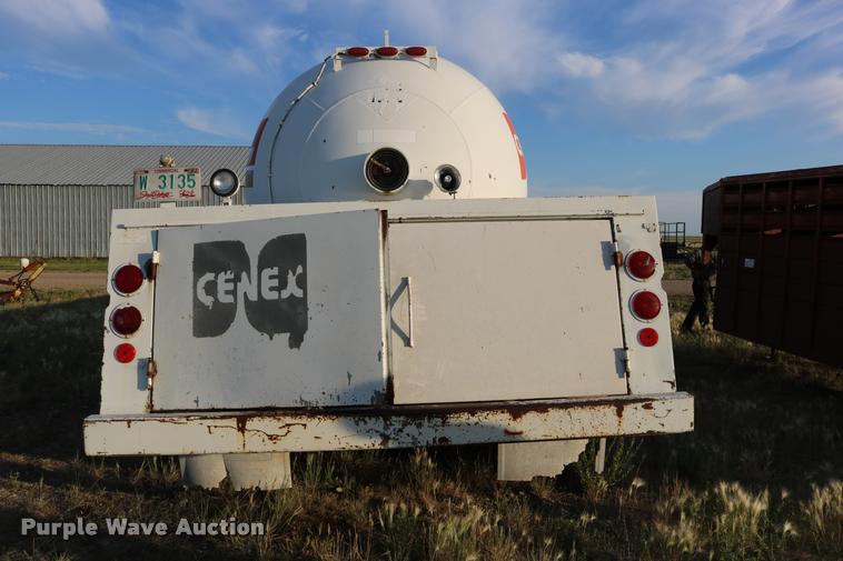 image for item DB9361 1981 International 1824 propane truck