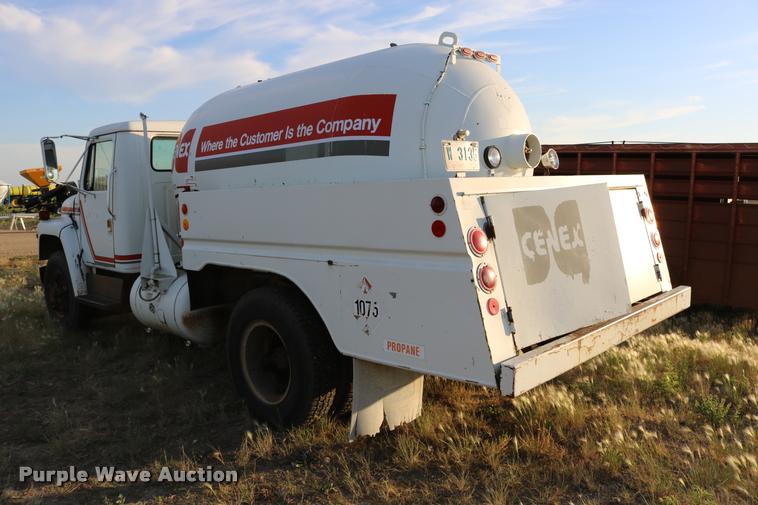 image for item DB9361 1981 International 1824 propane truck