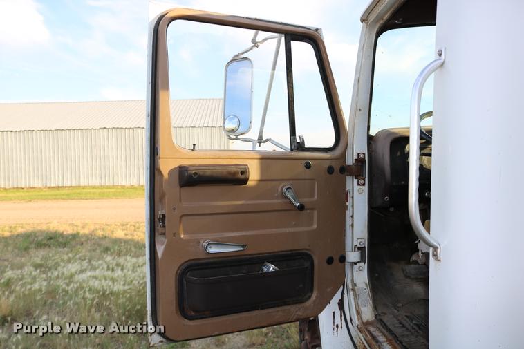 image for item DB9361 1981 International 1824 propane truck