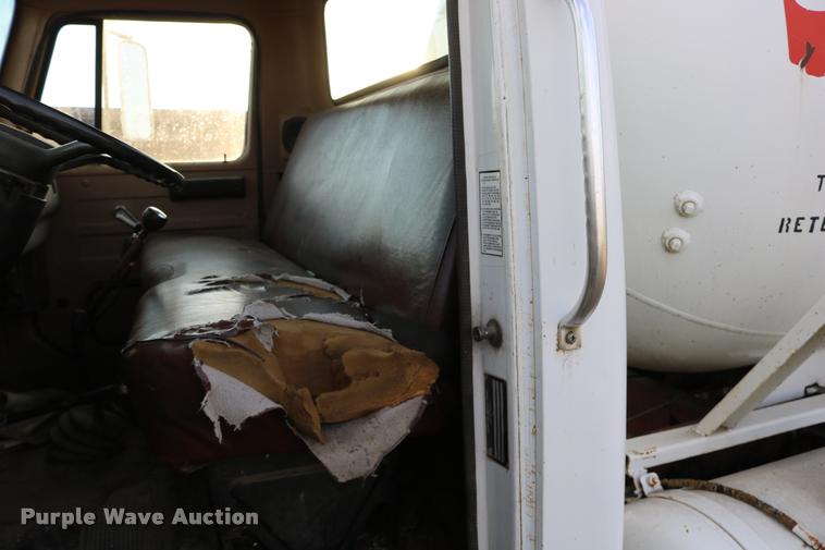 image for item DB9361 1981 International 1824 propane truck