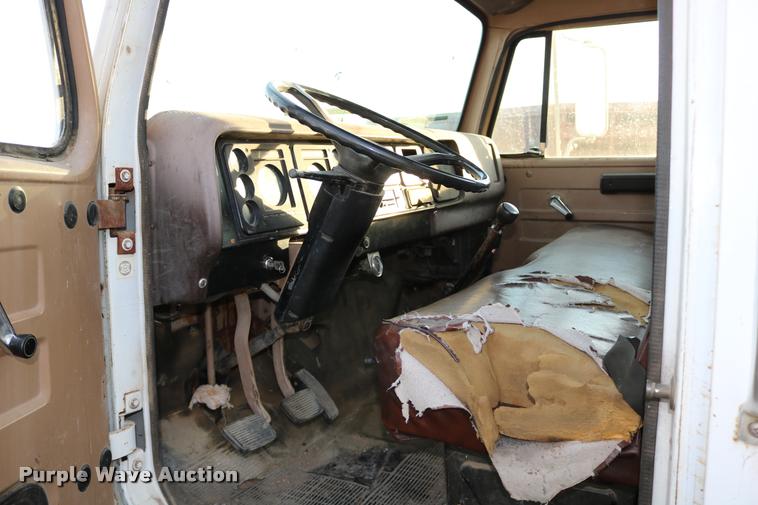 image for item DB9361 1981 International 1824 propane truck