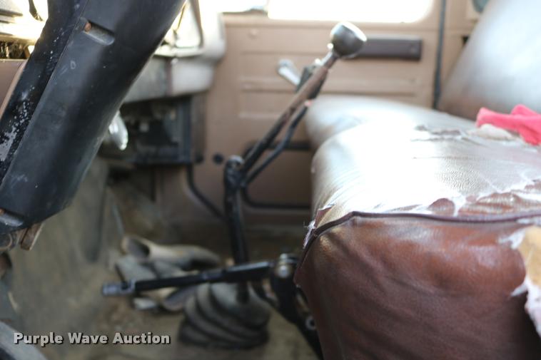 image for item DB9361 1981 International 1824 propane truck