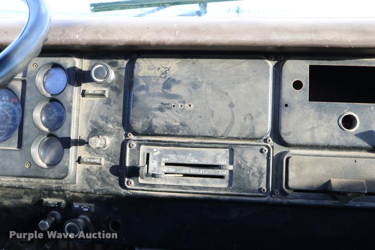 image for item DB9361 1981 International 1824 propane truck