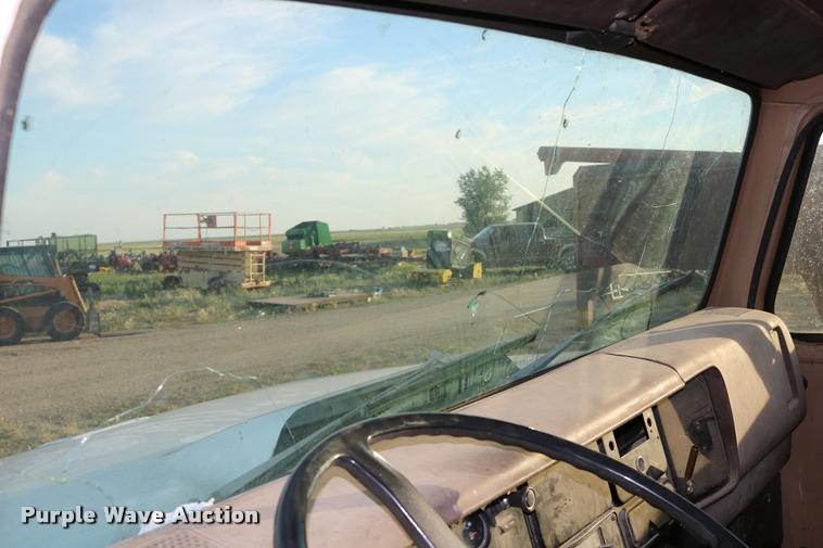 image for item DB9361 1981 International 1824 propane truck