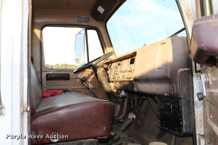 image for item DB9361 1981 International 1824 propane truck