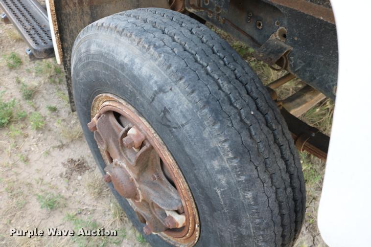 image for item DB9361 1981 International 1824 propane truck