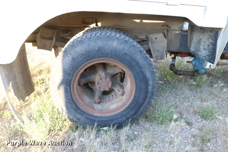 image for item DB9361 1981 International 1824 propane truck