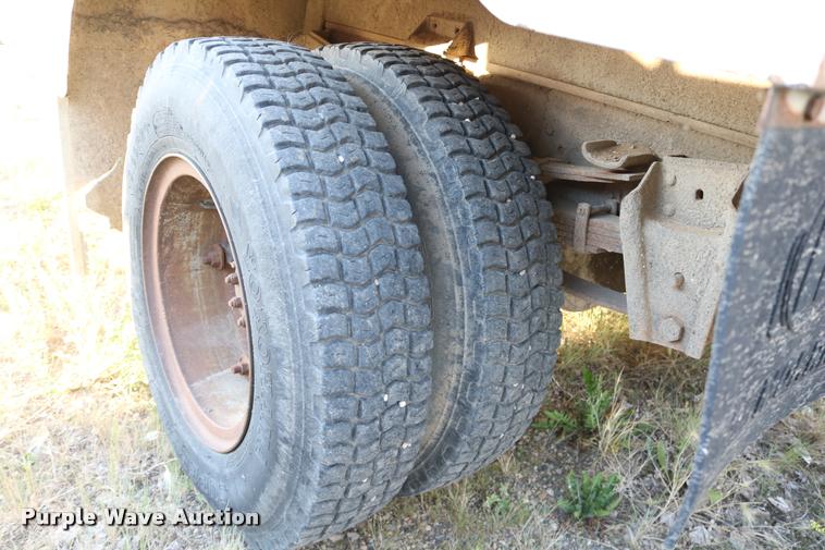image for item DB9361 1981 International 1824 propane truck