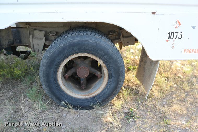 image for item DB9361 1981 International 1824 propane truck