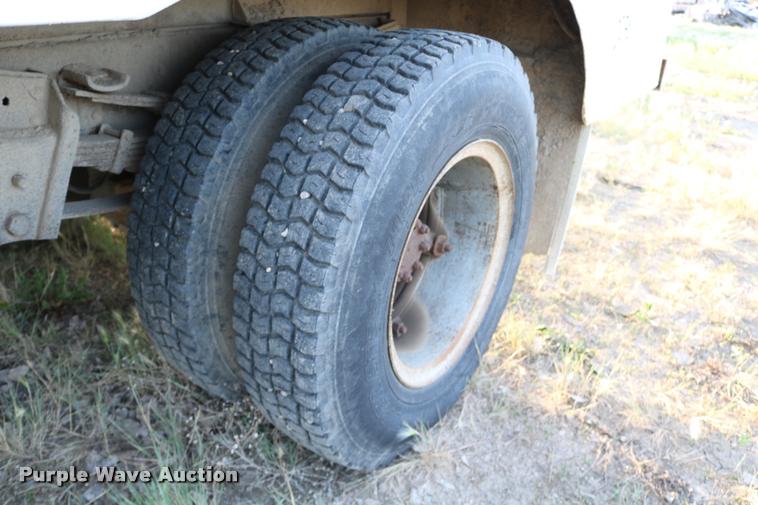 image for item DB9361 1981 International 1824 propane truck
